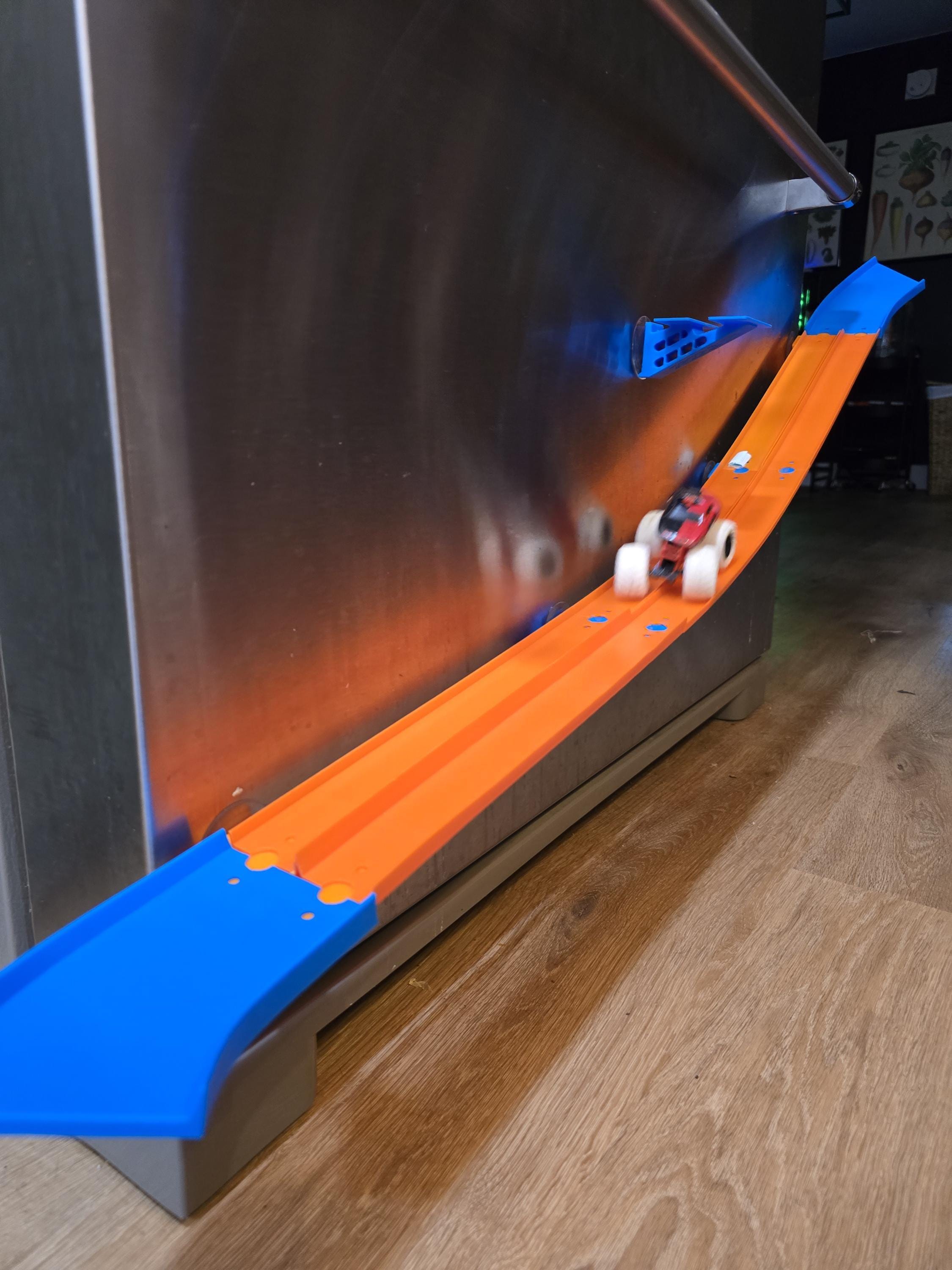 Suction Cup Track, Reconfigurable Monster Truck Ramp Kit | PLA Plastic And Silicone | 1:64 Scale