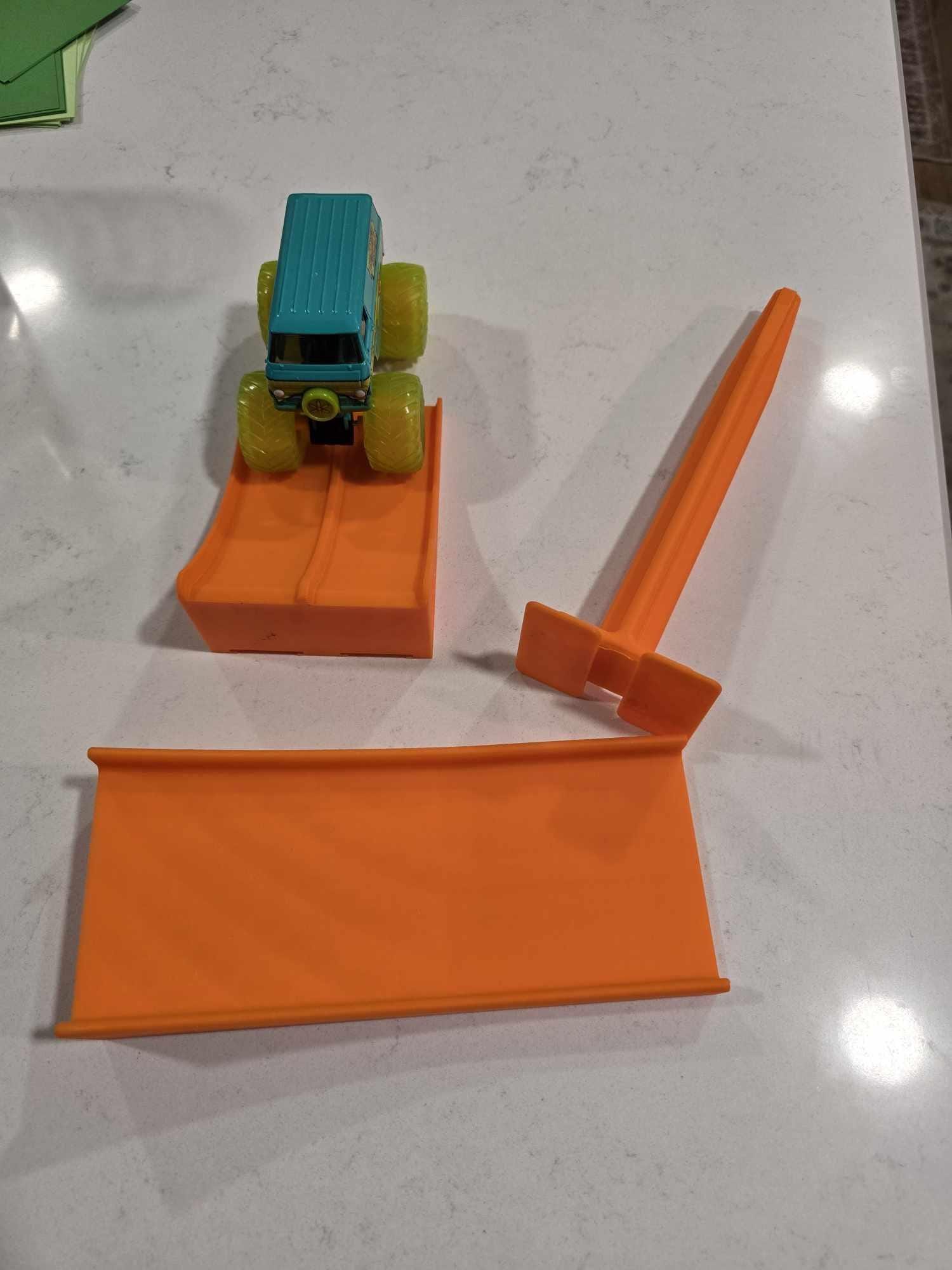 Monster Truck Adventure Sand Spikes