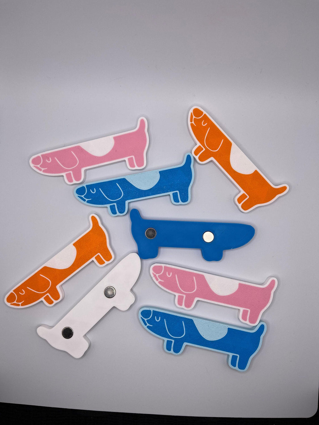 Blu E Longdog, Playful Scavenger Hunt Magnet, Colorful Fridge Display | 4 Inch, Multiple Hues, Indoor Use